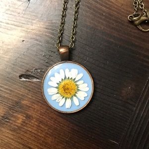 Daisy necklace